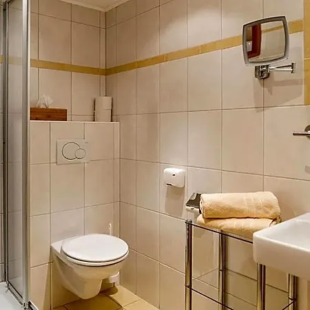 Kleine Bio Tiefenbach Otel *